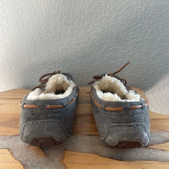 Women's Ugg Slippers Grey 9 - Picture 3 of 4